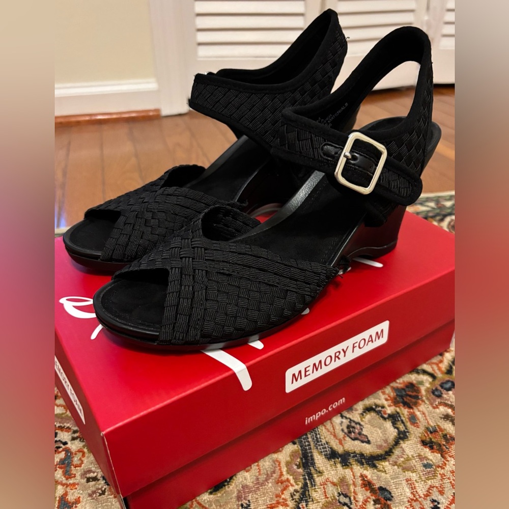 New Impo “Varla” Wedge Memory Foam Sandals Size 8.5M
